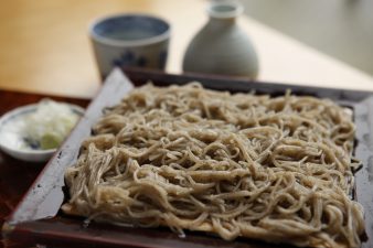 【そばどころ彦（げん）】風味抜群の2種類のそばと鴨が美味