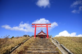 Hakone Komagatake Ropeway:  A 7-Minute Ride through the Sky to a Shrine of Unparalleled Scenic Beauty