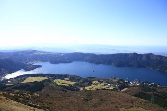 【芦ノ湖】遊覧船や海賊船で湖の上からの景色を楽しむのもおすすめ