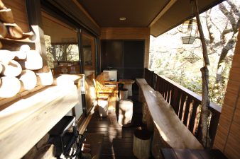 【山小屋 佐藤】野鳥の集まる隠れ家的なカフェ